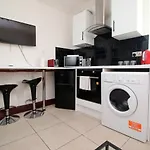 Modern 2 Bedroom Flat In Robert St, Swansea
