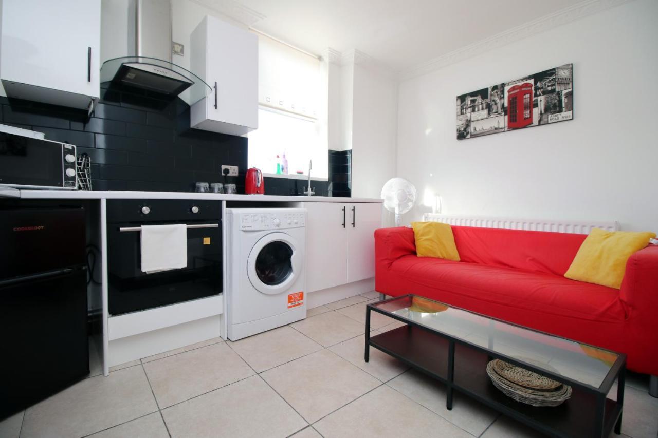 Modern 2 Bedroom Flat In Robert St, * Swansea