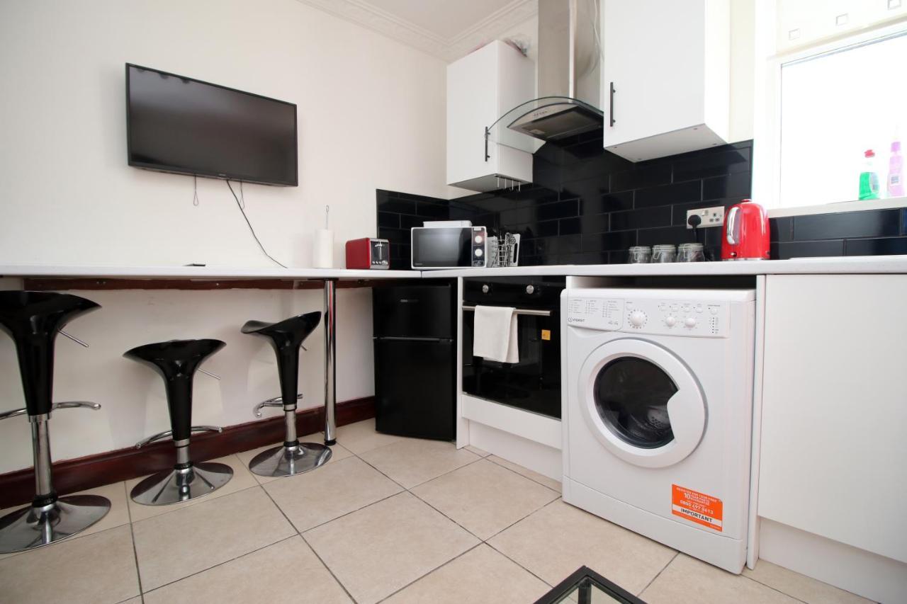Modern 2 Bedroom Flat In Robert St, * Swansea